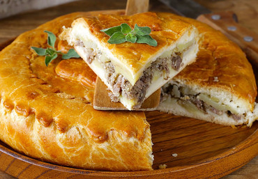 Пирог с мясом и картошкой  (заказ за 1 рабочий день)