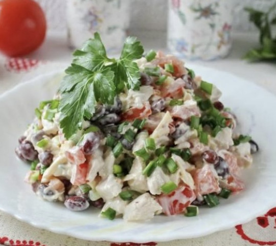 Куриный с фасолью и помидором