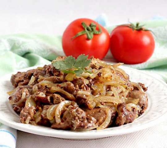 Печень куриная с жаренным луком