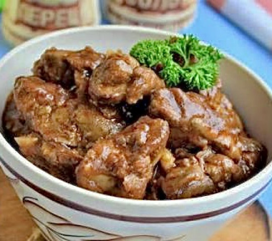 Печень куриная, тушенная в томатном соусе